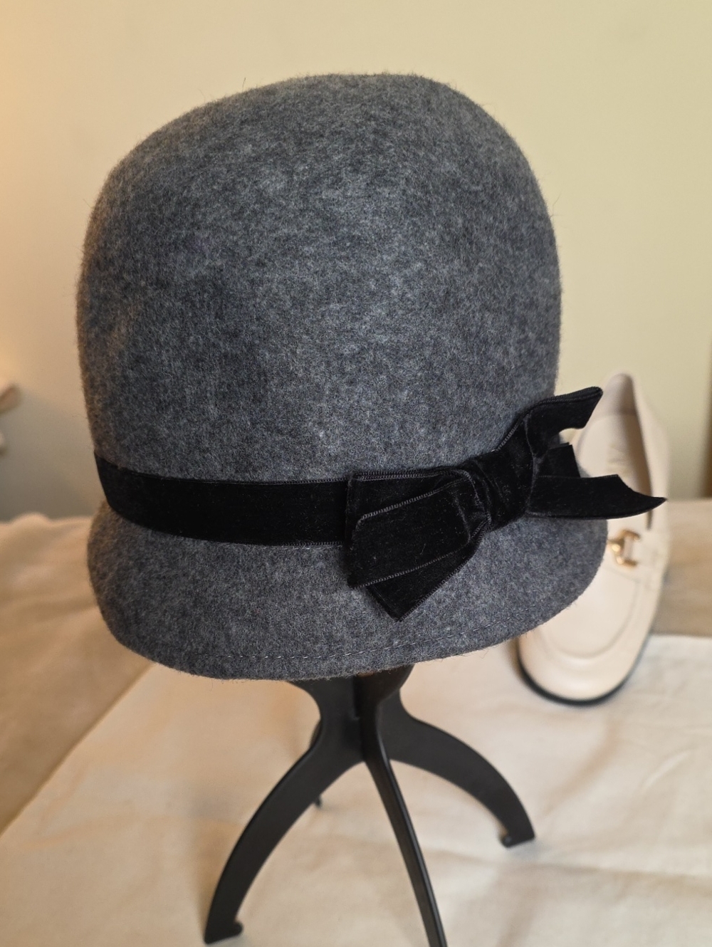 H&M Gray Cloche Hat with Black Velvet Bow
